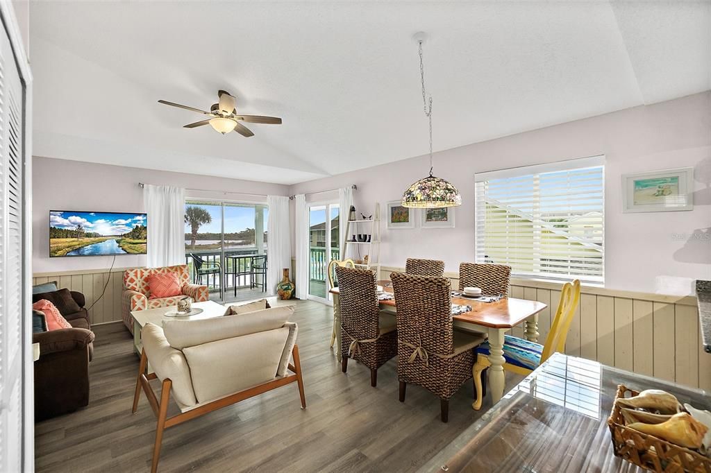 待售: $259,000 (1 贝兹, 1 浴室, 804 平方英尺)