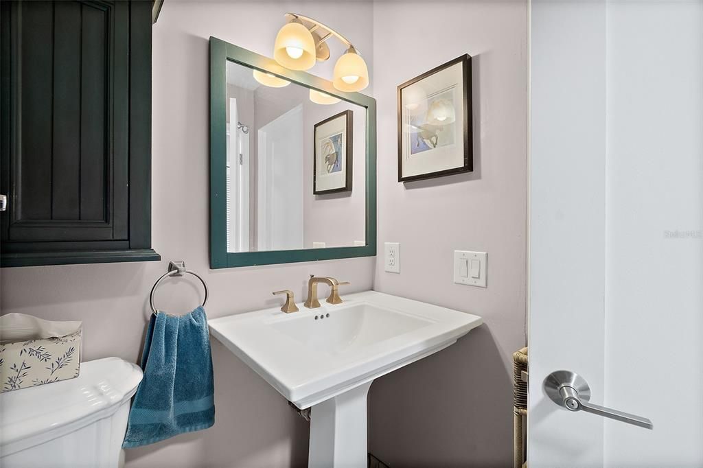 待售: $259,000 (1 贝兹, 1 浴室, 804 平方英尺)