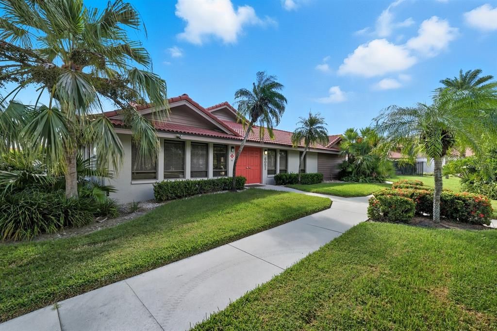 Под контрактом: $375,000 (3 спален, 2 ванн, 1990 Квадратных фут)