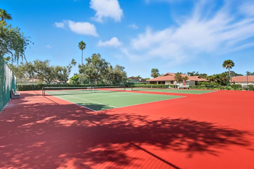 Под контрактом: $375,000 (3 спален, 2 ванн, 1990 Квадратных фут)