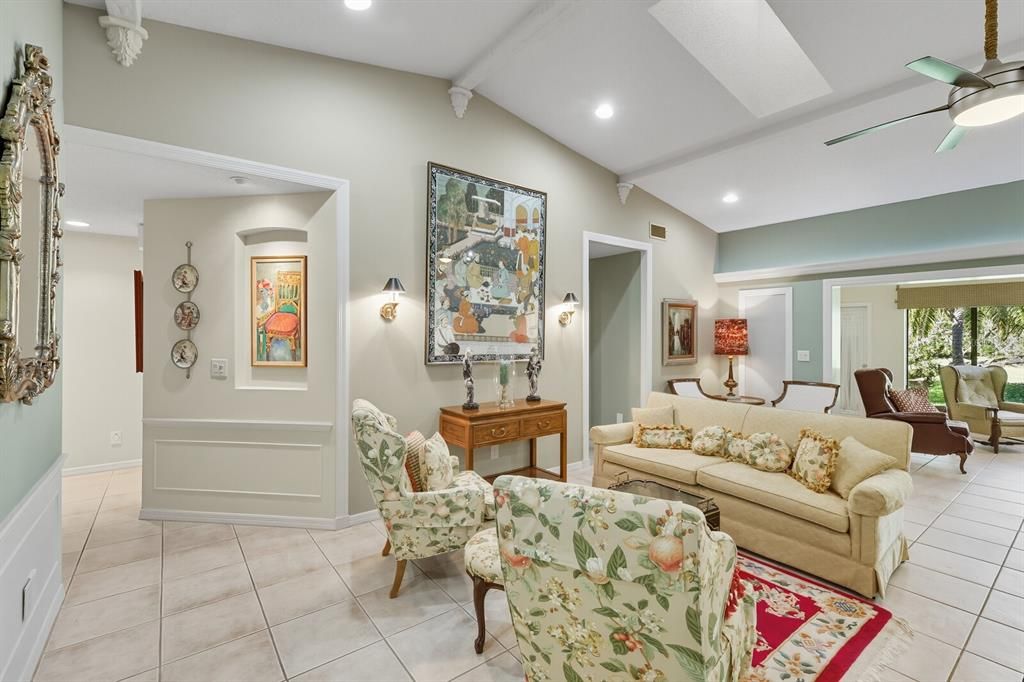 Под контрактом: $375,000 (3 спален, 2 ванн, 1990 Квадратных фут)