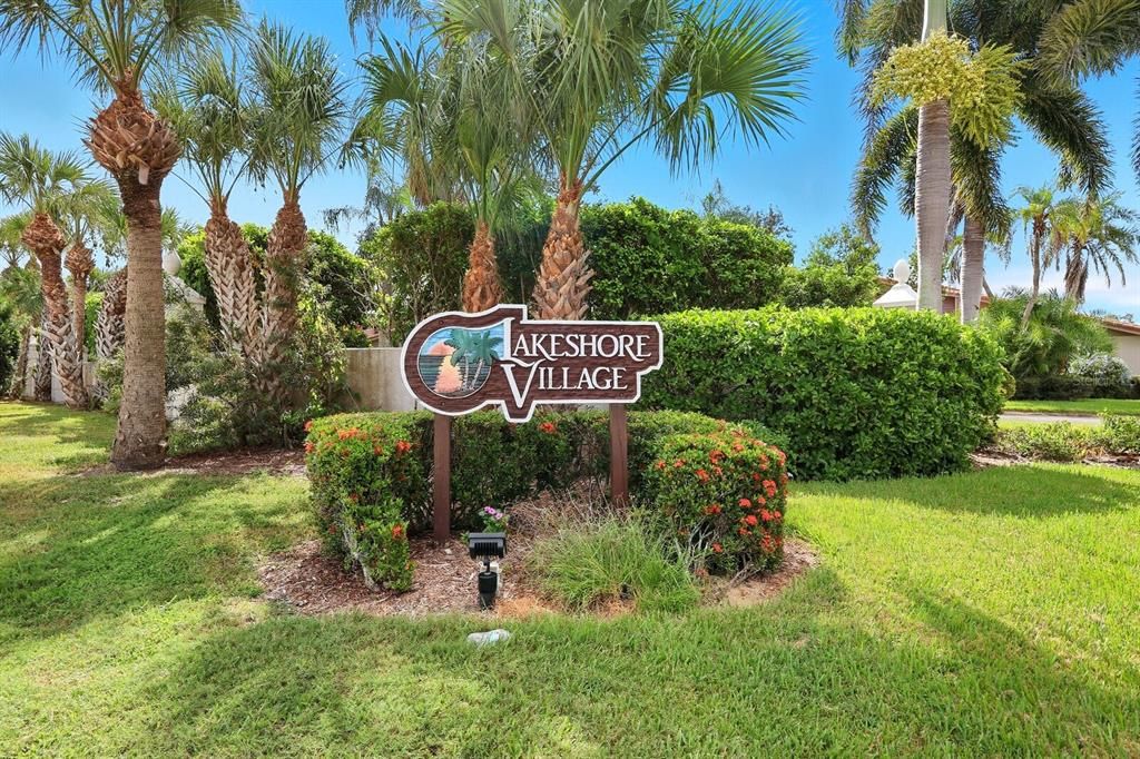 Под контрактом: $375,000 (3 спален, 2 ванн, 1990 Квадратных фут)