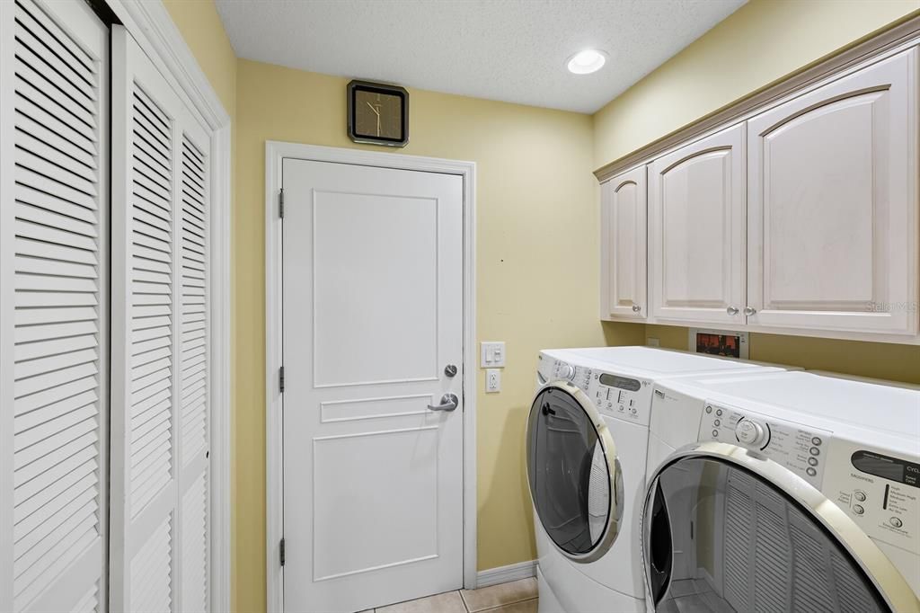 Под контрактом: $375,000 (3 спален, 2 ванн, 1990 Квадратных фут)