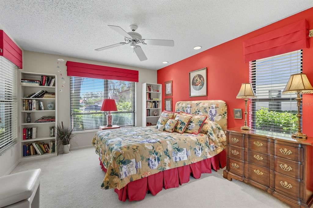 Под контрактом: $375,000 (3 спален, 2 ванн, 1990 Квадратных фут)