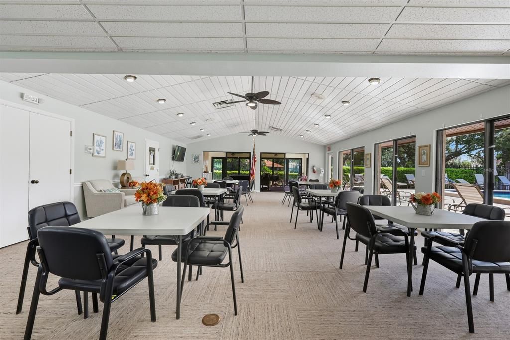 Под контрактом: $375,000 (3 спален, 2 ванн, 1990 Квадратных фут)