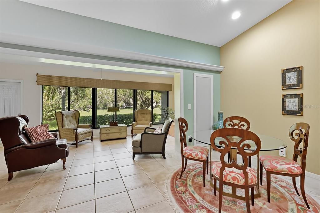 Под контрактом: $375,000 (3 спален, 2 ванн, 1990 Квадратных фут)