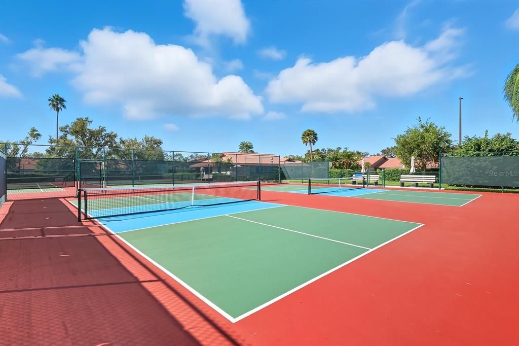 Под контрактом: $375,000 (3 спален, 2 ванн, 1990 Квадратных фут)