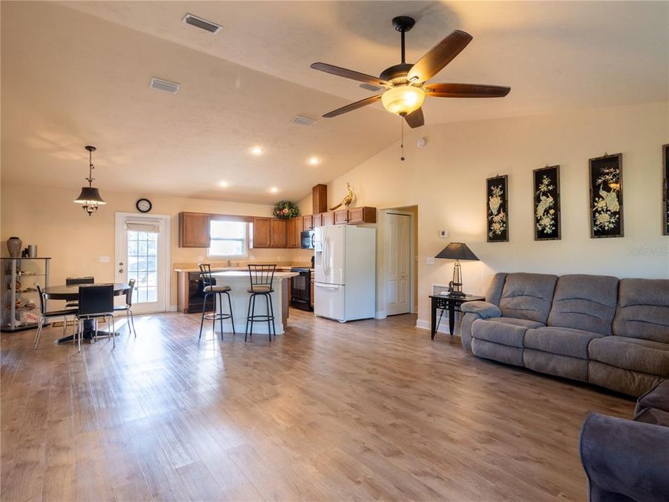 En Venta: $294,500 (3 camas, 2 baños, 1456 Pies cuadrados)