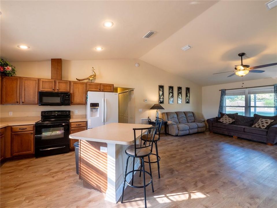 En Venta: $294,500 (3 camas, 2 baños, 1456 Pies cuadrados)