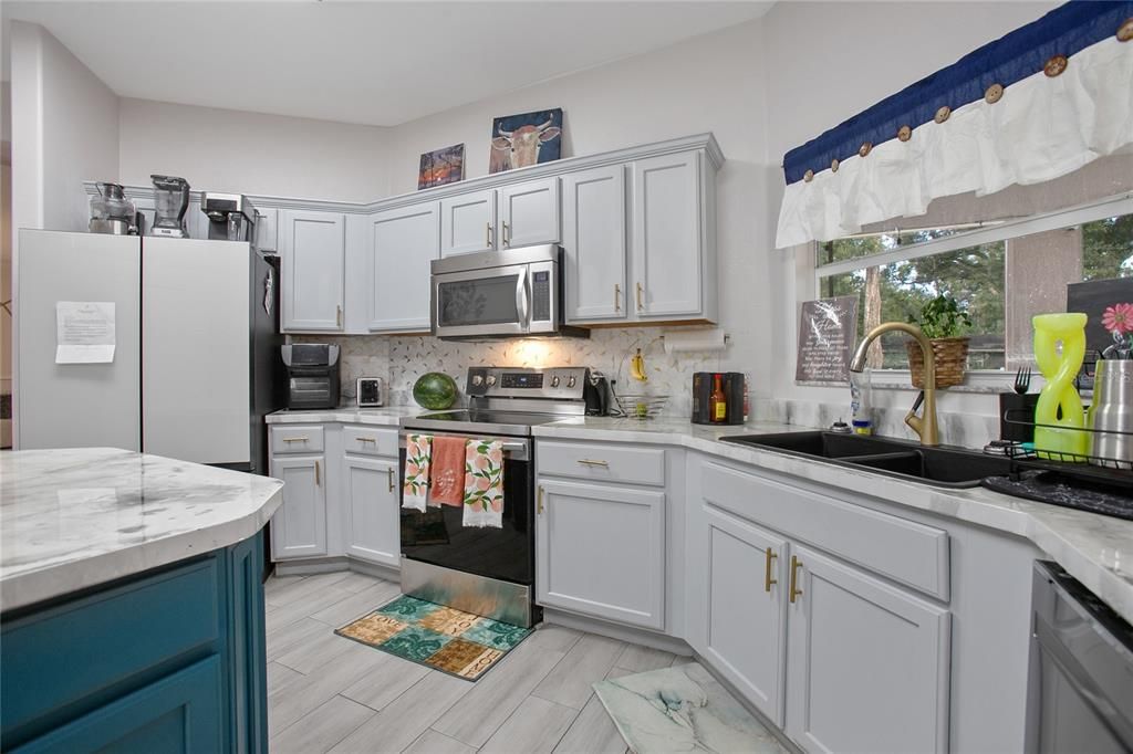 На продажу: $459,900 (4 спален, 2 ванн, 2618 Квадратных фут)