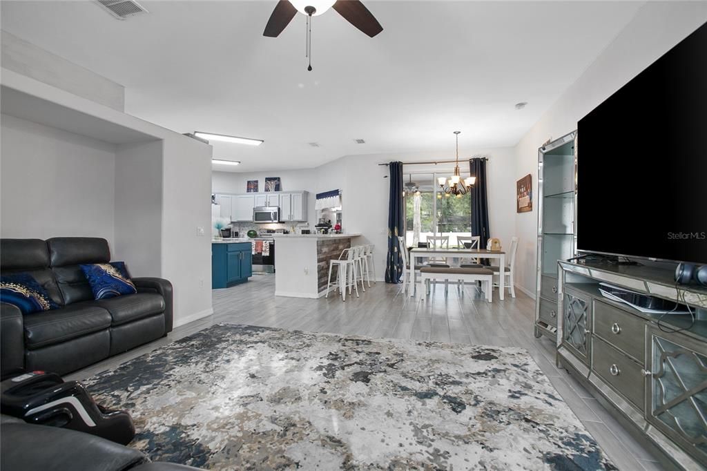 На продажу: $459,900 (4 спален, 2 ванн, 2618 Квадратных фут)