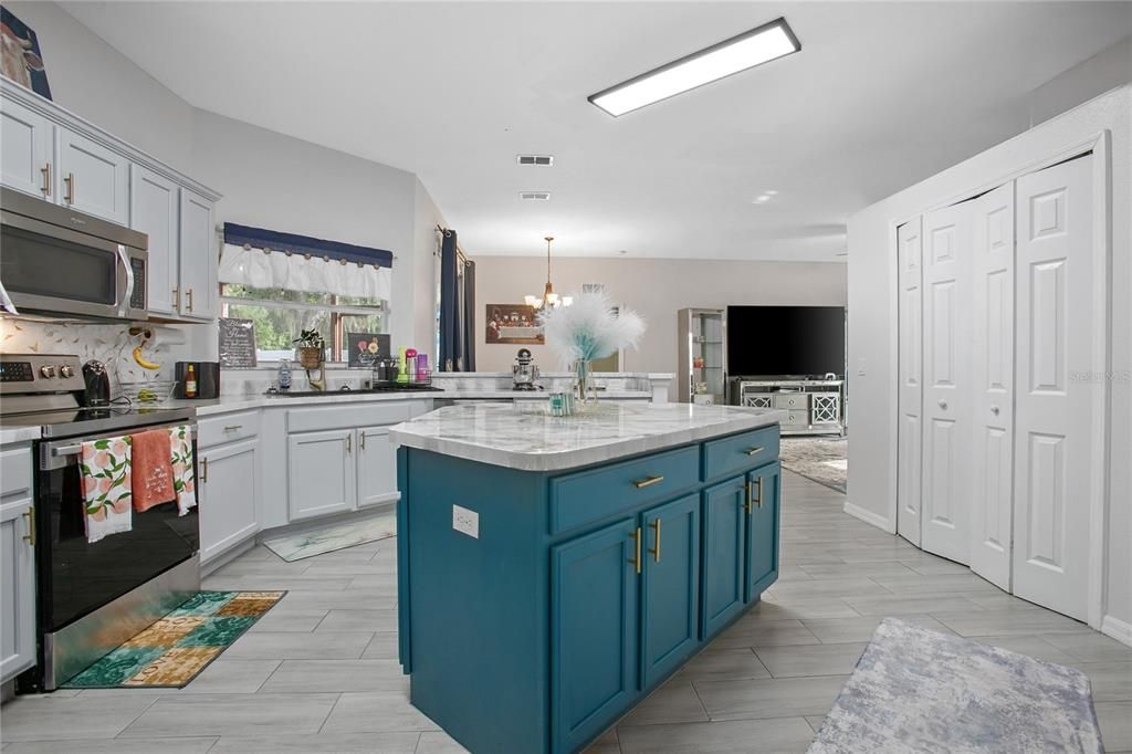 На продажу: $459,900 (4 спален, 2 ванн, 2618 Квадратных фут)