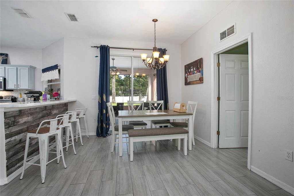 На продажу: $459,900 (4 спален, 2 ванн, 2618 Квадратных фут)