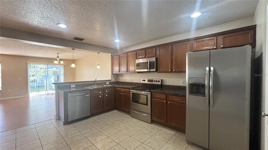 Active With Contract: $1,899 (3 beds, 2 baths, 1734 Square Feet)