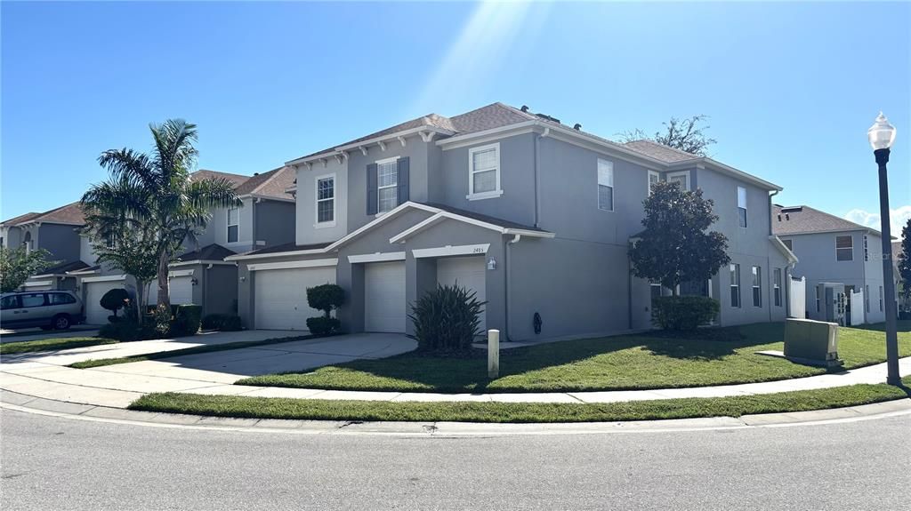 Active With Contract: $1,899 (3 beds, 2 baths, 1734 Square Feet)