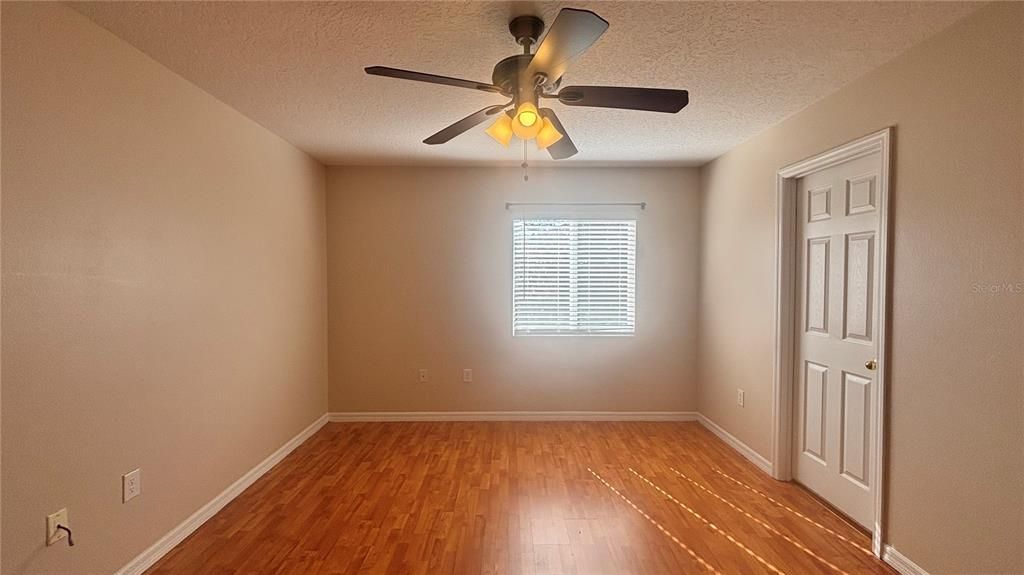 Active With Contract: $1,899 (3 beds, 2 baths, 1734 Square Feet)