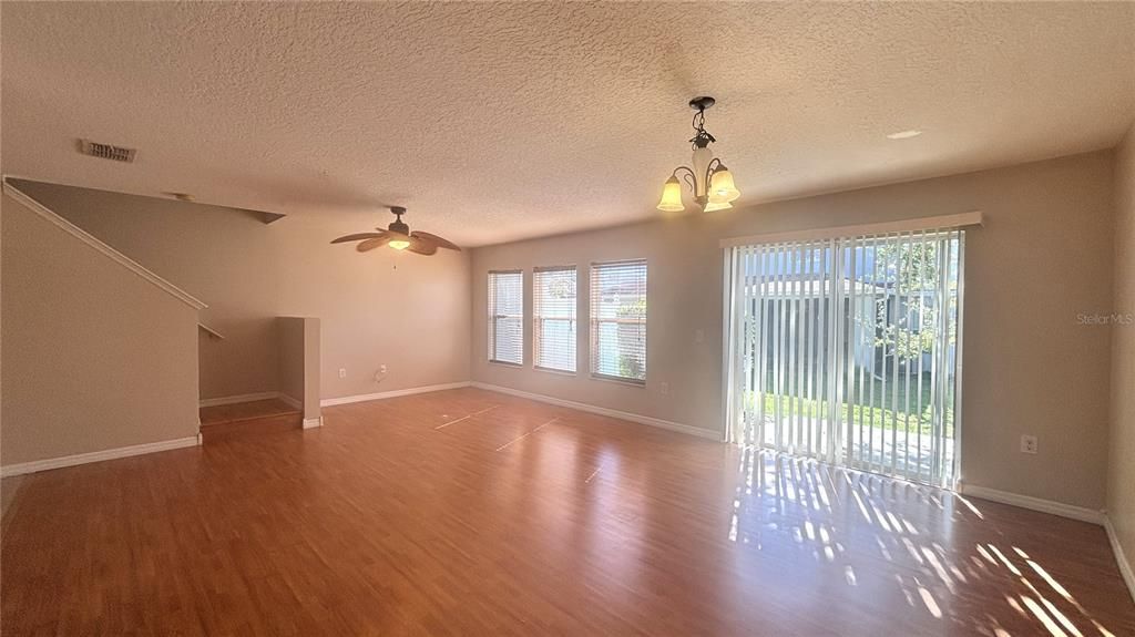 Active With Contract: $1,899 (3 beds, 2 baths, 1734 Square Feet)