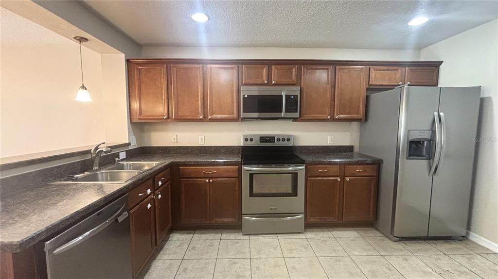 Active With Contract: $1,899 (3 beds, 2 baths, 1734 Square Feet)