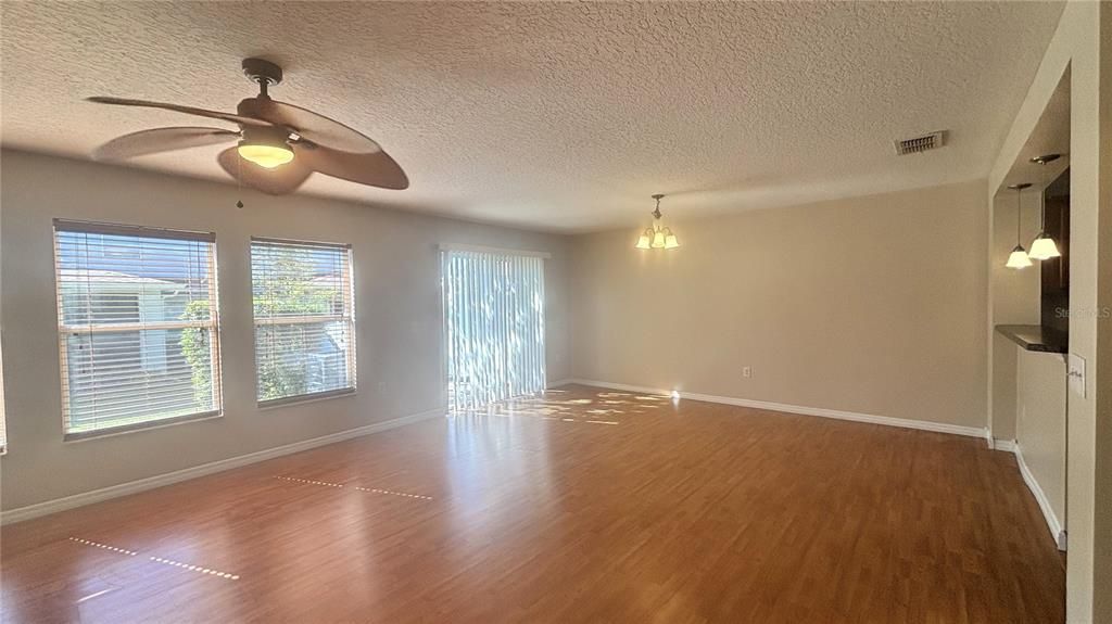 Active With Contract: $1,899 (3 beds, 2 baths, 1734 Square Feet)