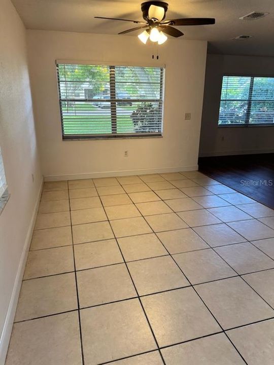 合同活跃: $1,650 (3 贝兹, 2 浴室, 1277 平方英尺)