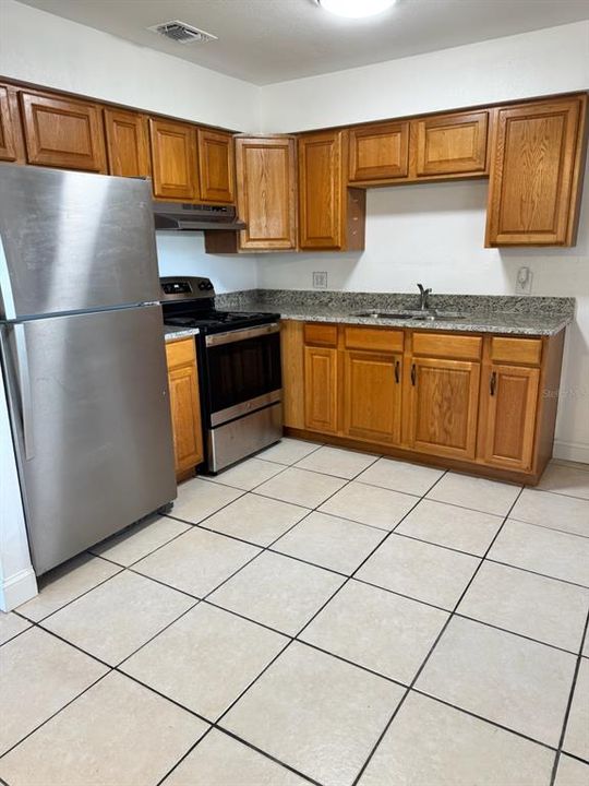 合同活跃: $1,650 (3 贝兹, 2 浴室, 1277 平方英尺)