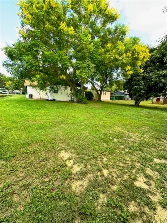 合同活跃: $1,650 (3 贝兹, 2 浴室, 1277 平方英尺)