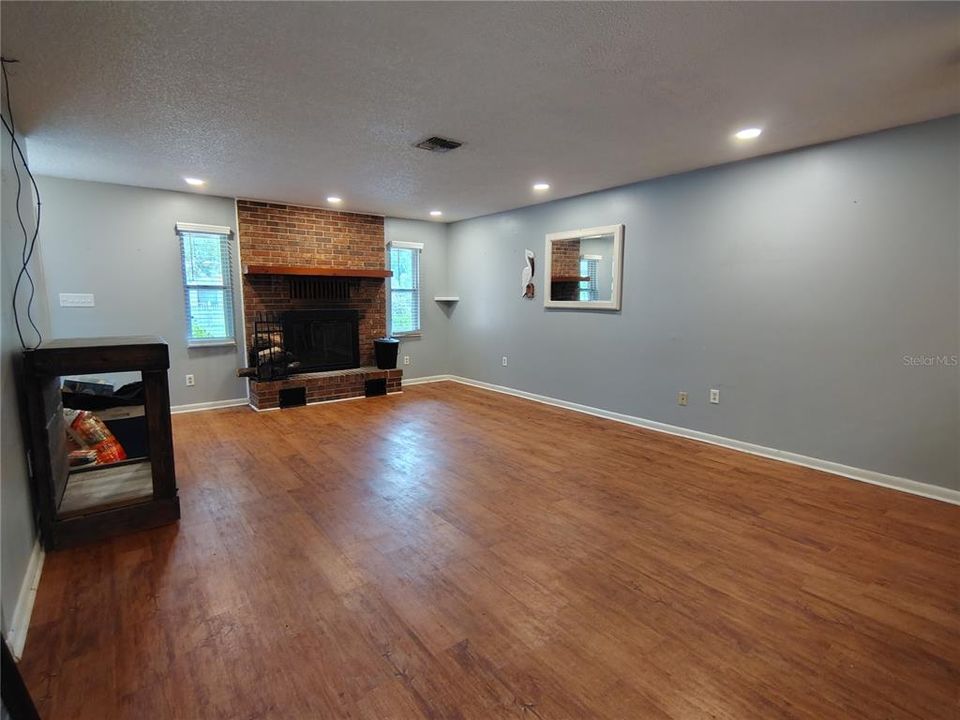 待售: $205,000 (2 贝兹, 2 浴室, 1254 平方英尺)