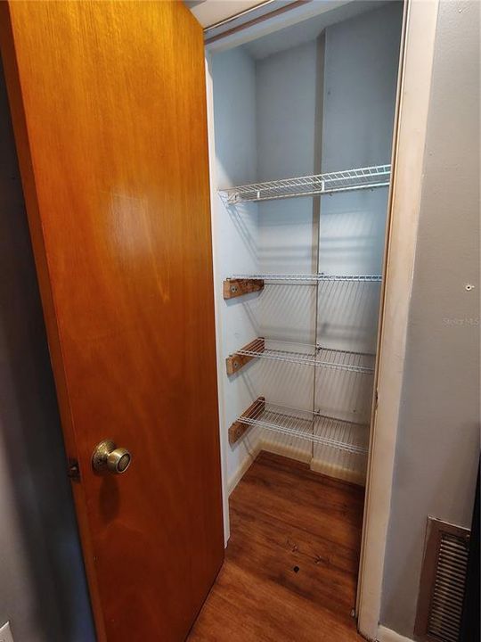 待售: $205,000 (2 贝兹, 2 浴室, 1254 平方英尺)