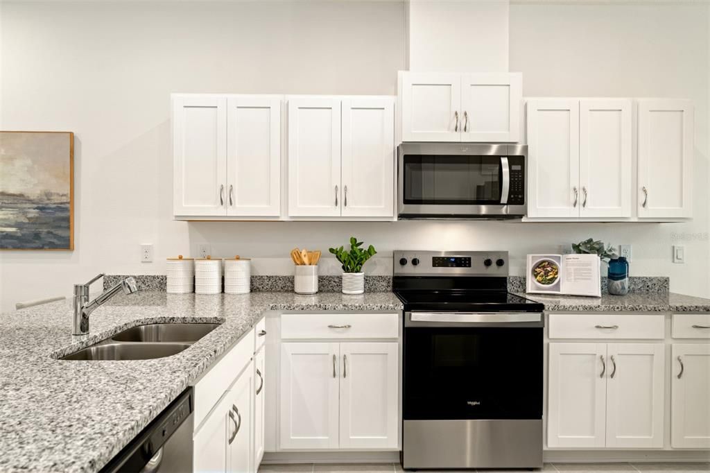 На продажу: $312,990 (3 спален, 2 ванн, 1704 Квадратных фут)