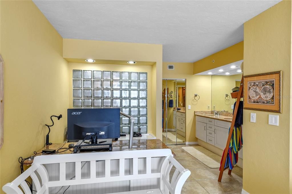 合同活跃: $849,000 (2 贝兹, 2 浴室, 1601 平方英尺)