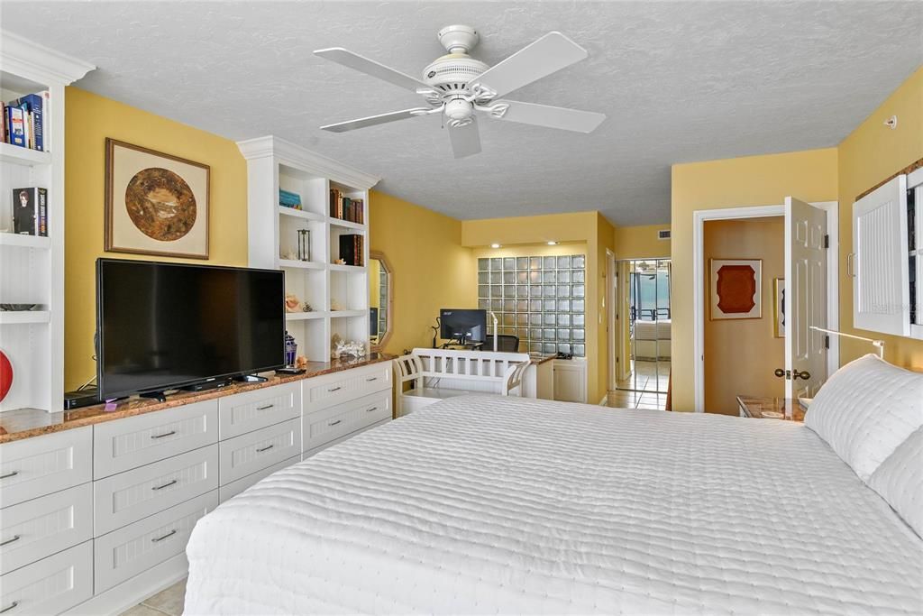 合同活跃: $849,000 (2 贝兹, 2 浴室, 1601 平方英尺)