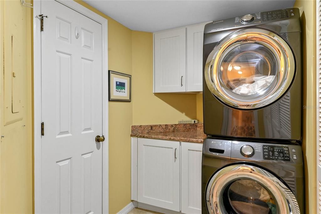 合同活跃: $849,000 (2 贝兹, 2 浴室, 1601 平方英尺)