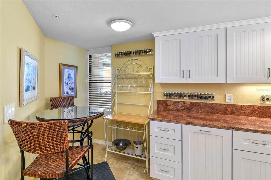 合同活跃: $849,000 (2 贝兹, 2 浴室, 1601 平方英尺)