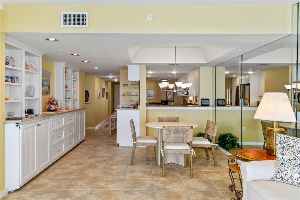 合同活跃: $849,000 (2 贝兹, 2 浴室, 1601 平方英尺)