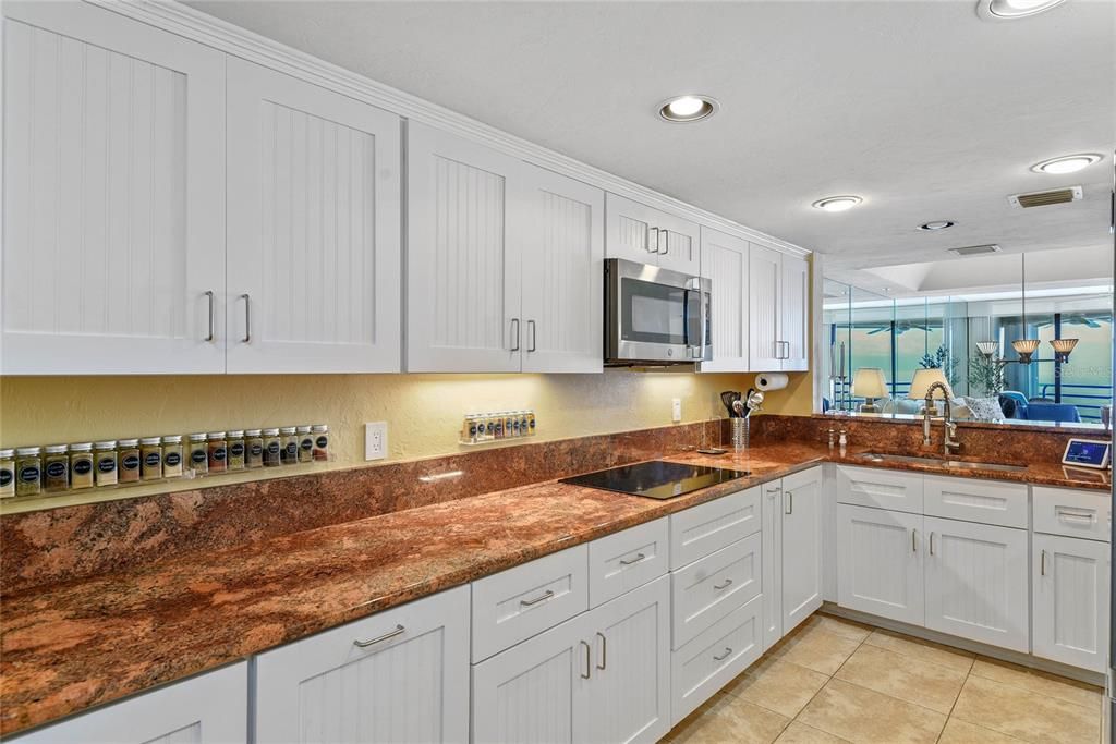 合同活跃: $849,000 (2 贝兹, 2 浴室, 1601 平方英尺)