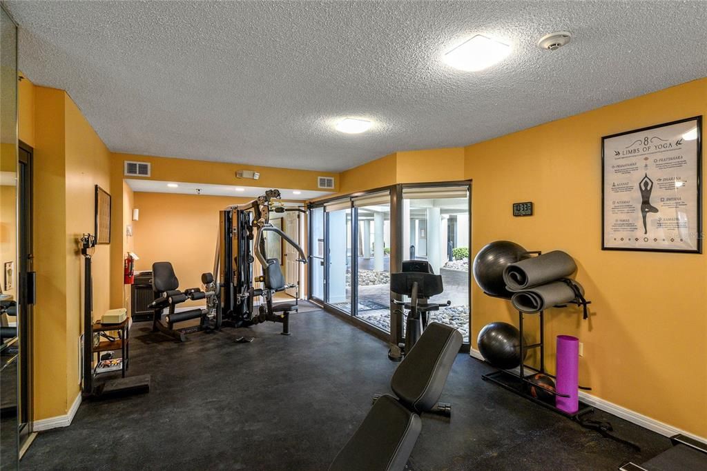 合同活跃: $849,000 (2 贝兹, 2 浴室, 1601 平方英尺)