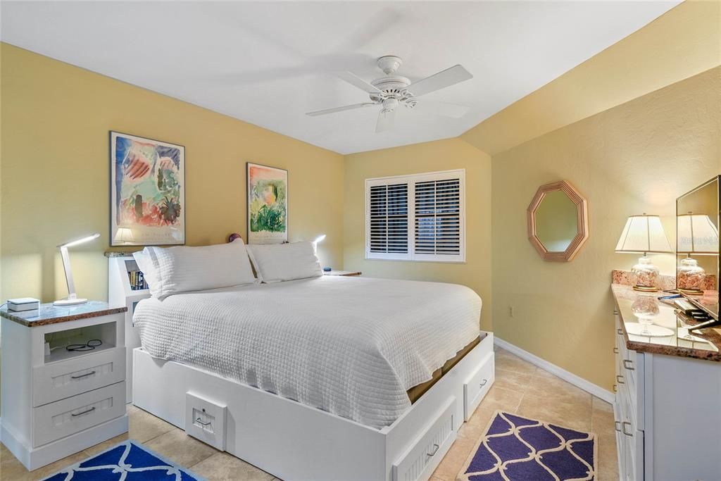 合同活跃: $849,000 (2 贝兹, 2 浴室, 1601 平方英尺)