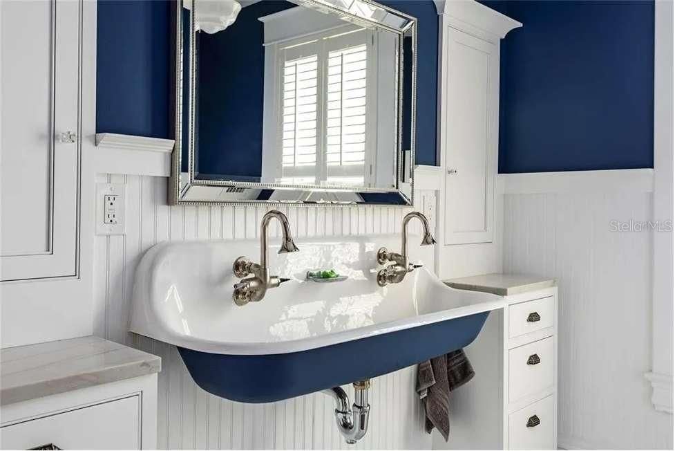 For Sale: $1,395,000 (4 beds, 3 baths, 3326 Square Feet)