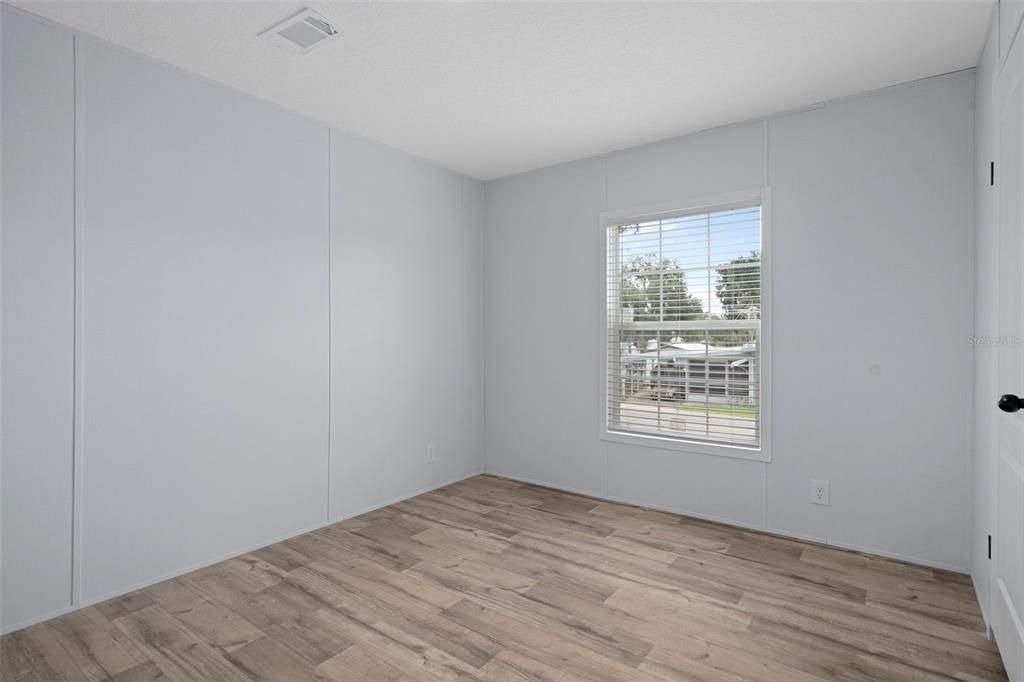 待售: $350,000 (4 贝兹, 2 浴室, 1919 平方英尺)