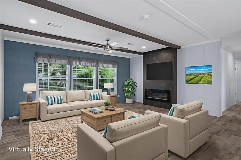 待售: $350,000 (4 贝兹, 2 浴室, 1919 平方英尺)