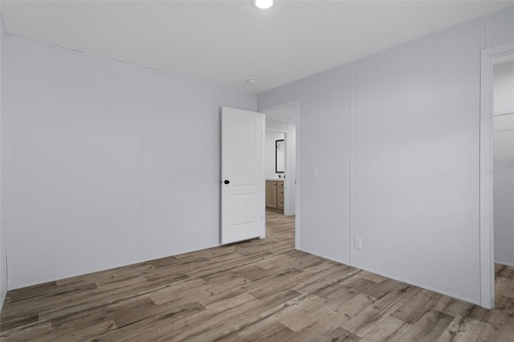 待售: $350,000 (4 贝兹, 2 浴室, 1919 平方英尺)