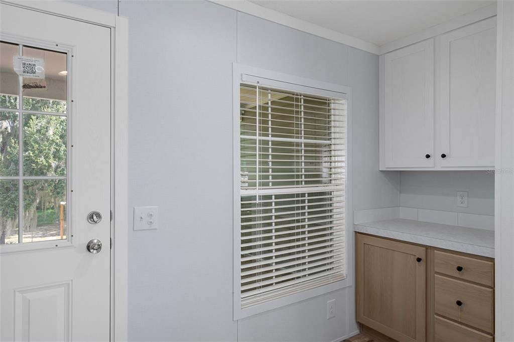 待售: $350,000 (4 贝兹, 2 浴室, 1919 平方英尺)