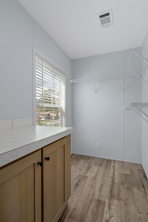 待售: $350,000 (4 贝兹, 2 浴室, 1919 平方英尺)