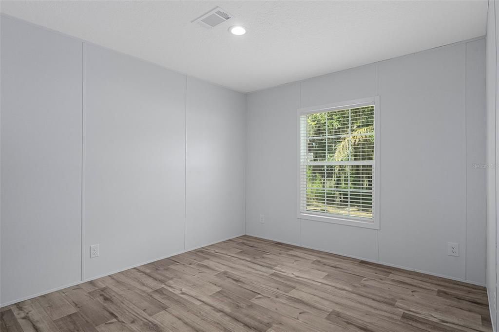 待售: $350,000 (4 贝兹, 2 浴室, 1919 平方英尺)