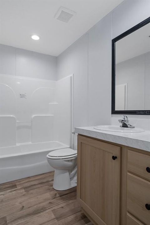 待售: $350,000 (4 贝兹, 2 浴室, 1919 平方英尺)