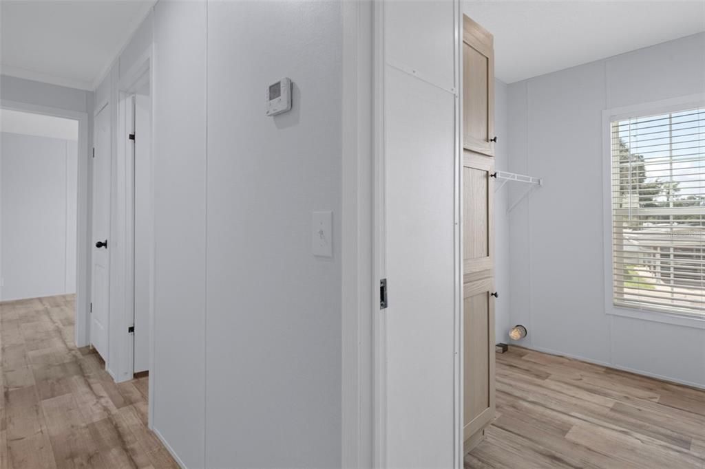 待售: $350,000 (4 贝兹, 2 浴室, 1919 平方英尺)