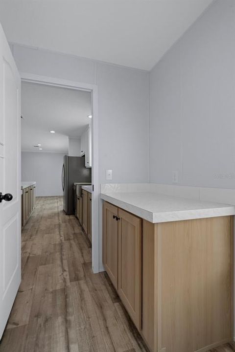 待售: $350,000 (4 贝兹, 2 浴室, 1919 平方英尺)