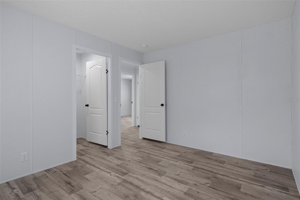 待售: $350,000 (4 贝兹, 2 浴室, 1919 平方英尺)