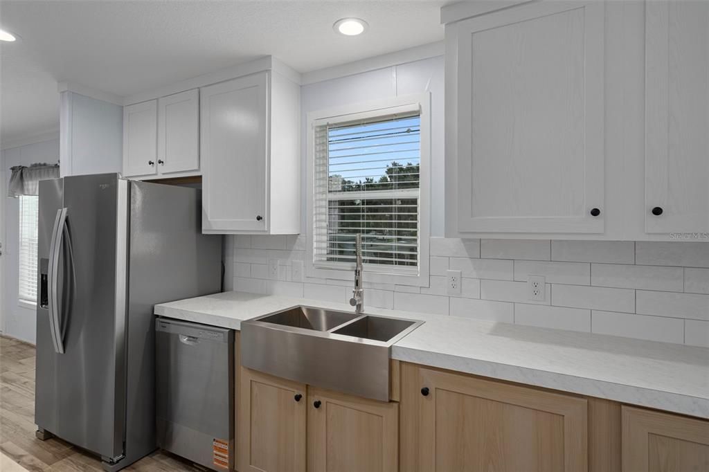 待售: $350,000 (4 贝兹, 2 浴室, 1919 平方英尺)