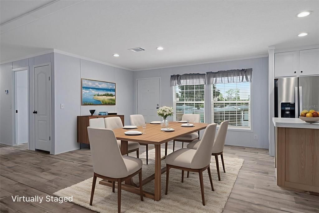 待售: $350,000 (4 贝兹, 2 浴室, 1919 平方英尺)